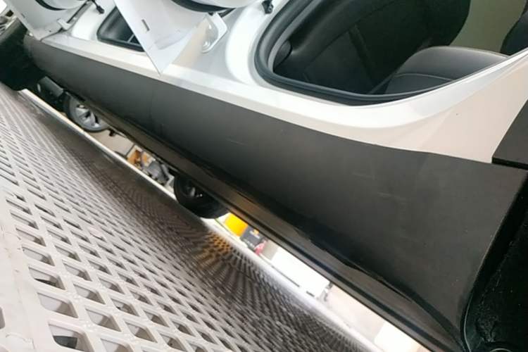 Used Tesla Model Y 2022 Revised Version Rear-Wheel Drive Left Side Sill