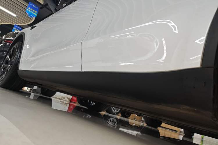Used Tesla Model Y 2022 Revised Version Rear-Wheel Drive Left Side Sill