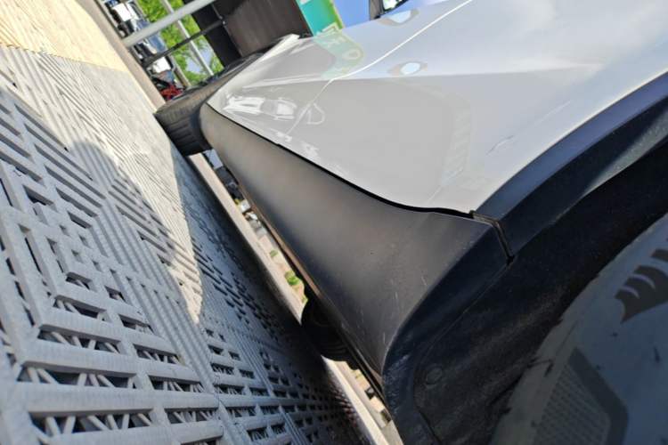 Used Tesla Model Y 2022 Revised Version Rear-Wheel Drive Left Side Sill