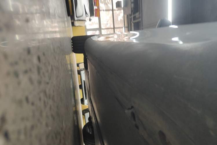 Used Tesla Model Y 2022 Long-Range All-Wheel-Drive Version Left Side Sill