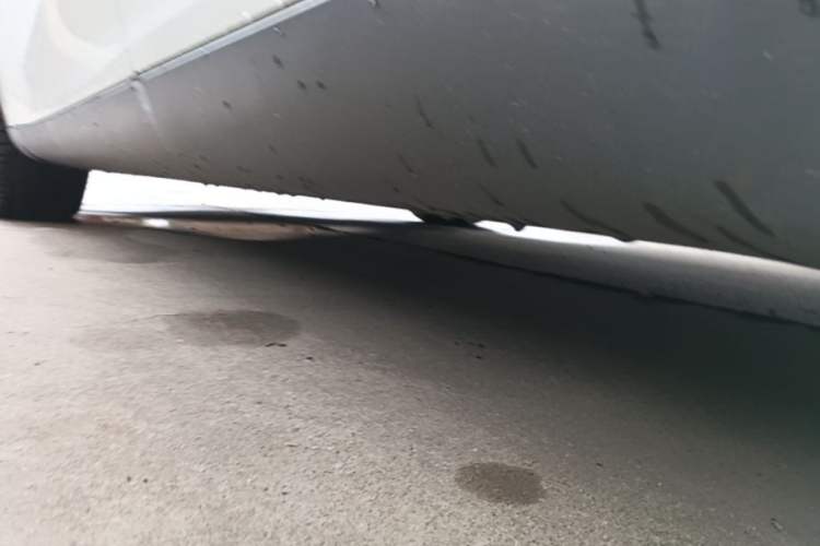 Used Tesla Model Y 2022 Long-Range All-Wheel-Drive Version Left Side Sill