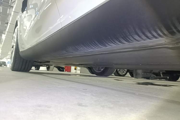 Used Tesla Model Y 2022 Revised Version Rear-Wheel Drive Left Side Sill