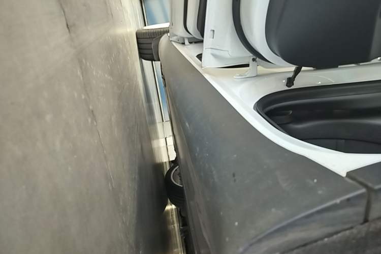Used Tesla Model Y 2022 Rear-Wheel-Drive Version Left Side Sill
