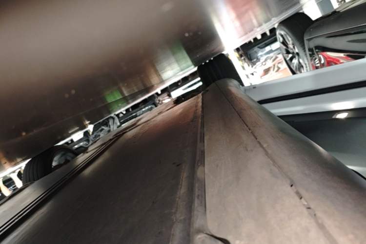 Used Tesla Model Y 2022 Performance High-Performance All-Wheel-Drive Version Left Side Sill
