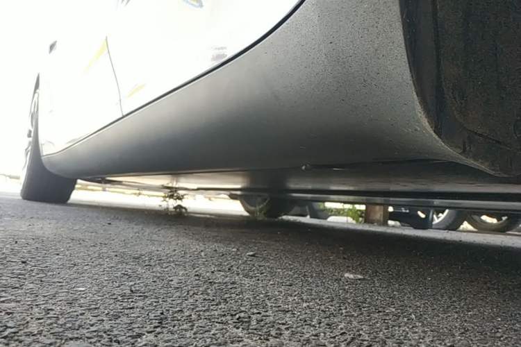 Used Tesla Model Y 2022 Performance High-Performance All-Wheel-Drive Version Left Side Sill