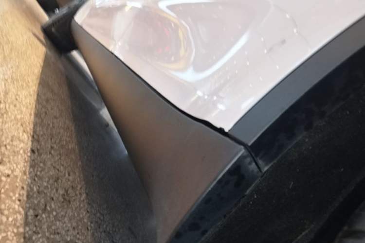 Used Tesla Model Y 2022 Performance High-Performance All-Wheel-Drive Version Left Side Sill