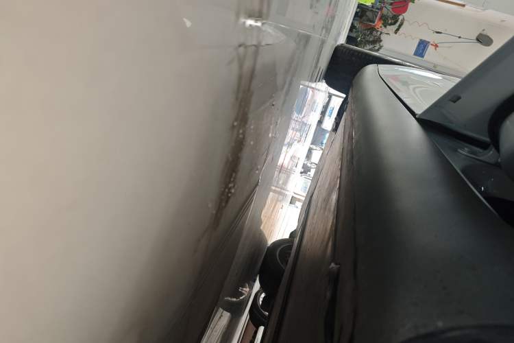 Used Tesla Model Y 2022 Revised Version Rear-Wheel Drive Left Side Sill