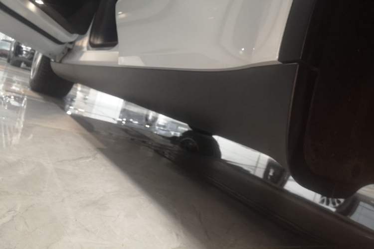 Used Tesla Model Y 2022 Revised Version Rear-Wheel Drive Left Side Sill