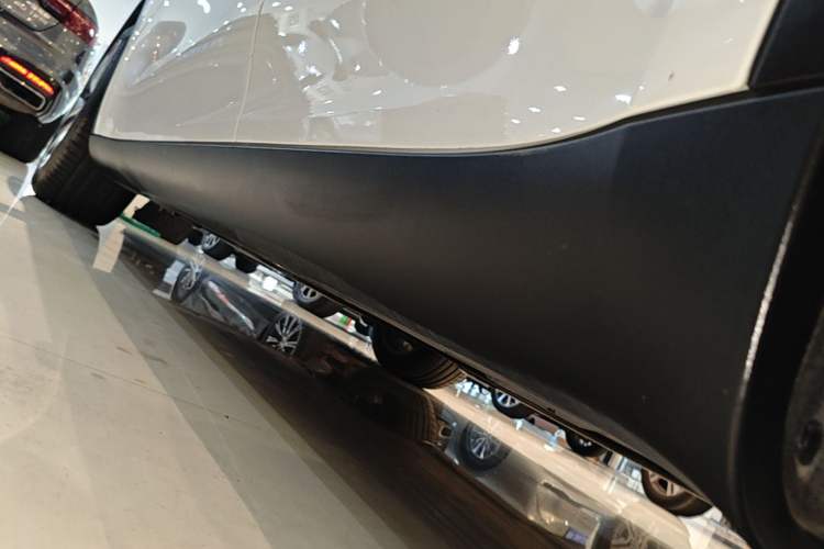 Used Tesla Model Y 2022 Rear-Wheel-Drive Version Left Side Sill