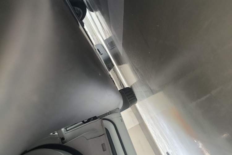Used Tesla Model Y 2022 Rear-Wheel-Drive Version Left Side Sill