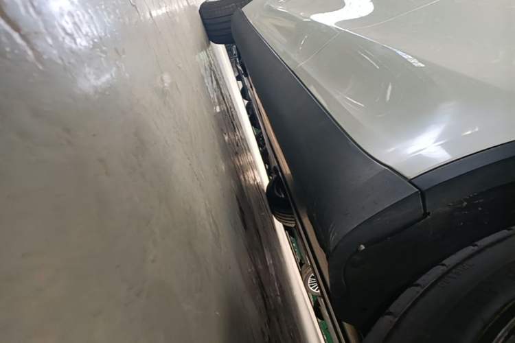 Used Tesla Model Y 2022 Rear-Wheel-Drive Version Left Side Sill