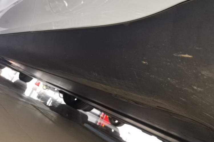 Used Tesla Model Y 2022 Performance High-Performance All-Wheel-Drive Version Left Side Sill