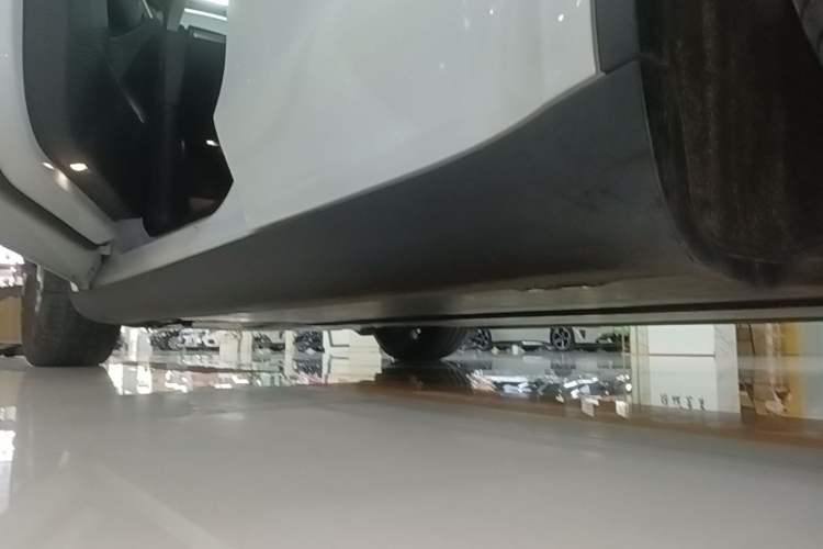 Used Tesla Model Y 2022 Performance High-Performance All-Wheel-Drive Version Left Side Sill
