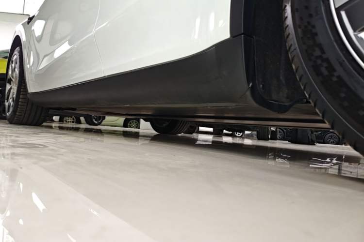 Used Tesla Model Y 2022 Revised Version Rear-Wheel Drive Left Side Sill
