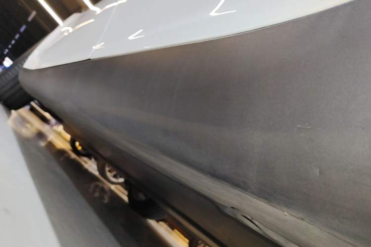 Used Tesla Model Y 2022 Long-Range All-Wheel-Drive Version Left Side Sill