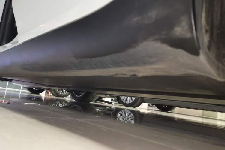Used Tesla Model Y 2022 Revised Version Long-Range All-Wheel Drive Left Side Sill