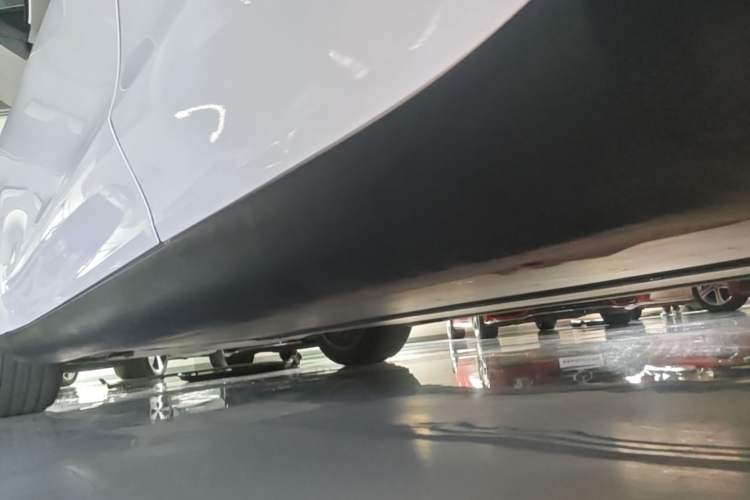 Used Tesla Model Y 2022 Rear-Wheel-Drive Version Left Side Sill