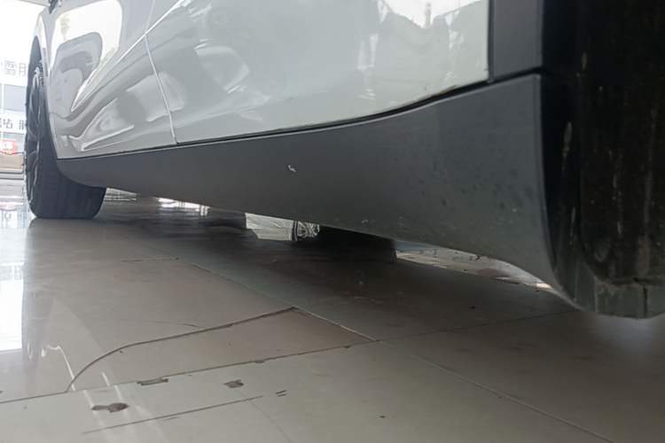 Used Tesla Model Y 2022 Revised Version Rear-Wheel Drive Left Side Sill
