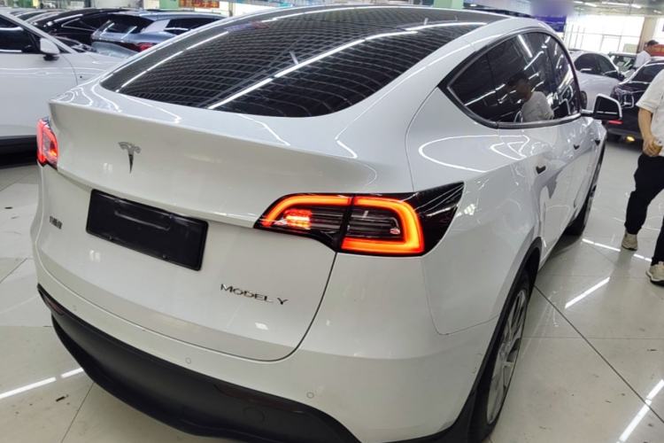 Used Tesla Model Y 2022 Rear-Wheel-Drive Version Rear Right 45 Deg