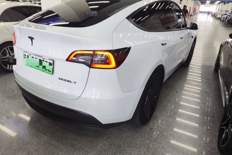 Used Tesla Model Y 2022 Rear-Wheel-Drive Version Rear Right 45 Deg