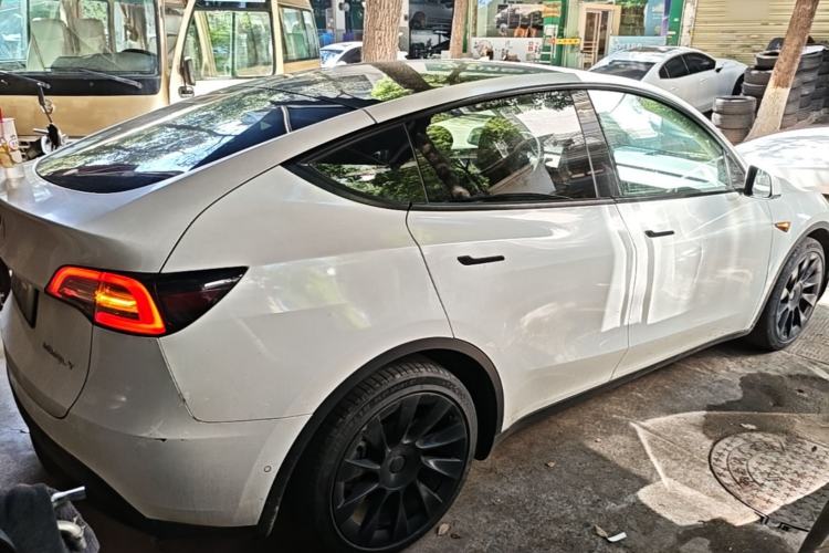 Used Tesla Model Y 2022 Rear-Wheel-Drive Version Rear Right 45 Deg
