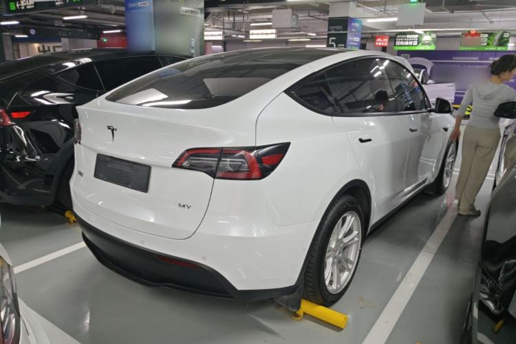 Used Tesla Model Y 2022 Rear-Wheel-Drive Version Rear Right 45 Deg