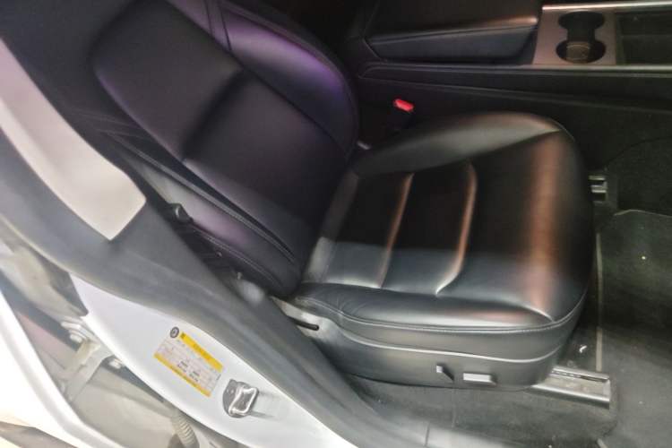 Used Tesla Model Y 2022 Rear-Wheel-Drive Version Right Front Seat