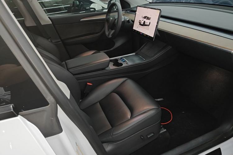 Used Tesla Model Y 2022 Rear-Wheel-Drive Version Right Front Seat