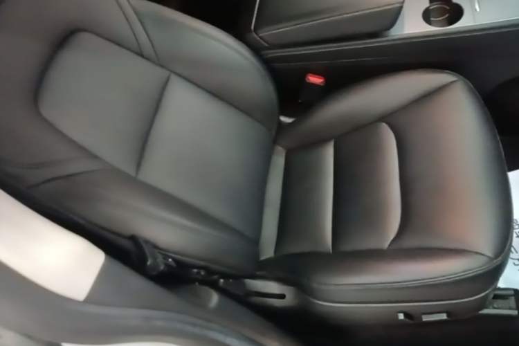 Used Tesla Model Y 2022 Rear-Wheel-Drive Version Right Front Seat