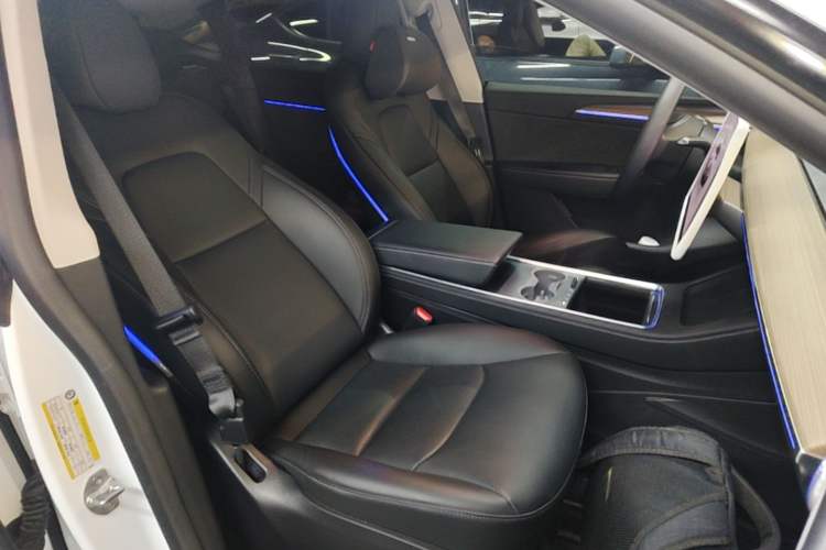 Used Tesla Model Y 2022 Performance High-Performance All-Wheel-Drive Version Right Front Seat
