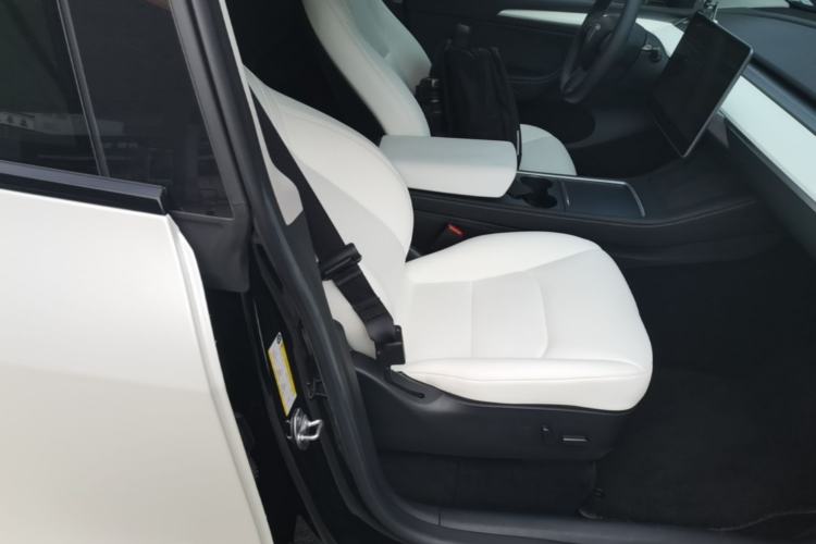 Used Tesla Model Y 2022 Performance High-Performance All-Wheel-Drive Version Right Front Seat