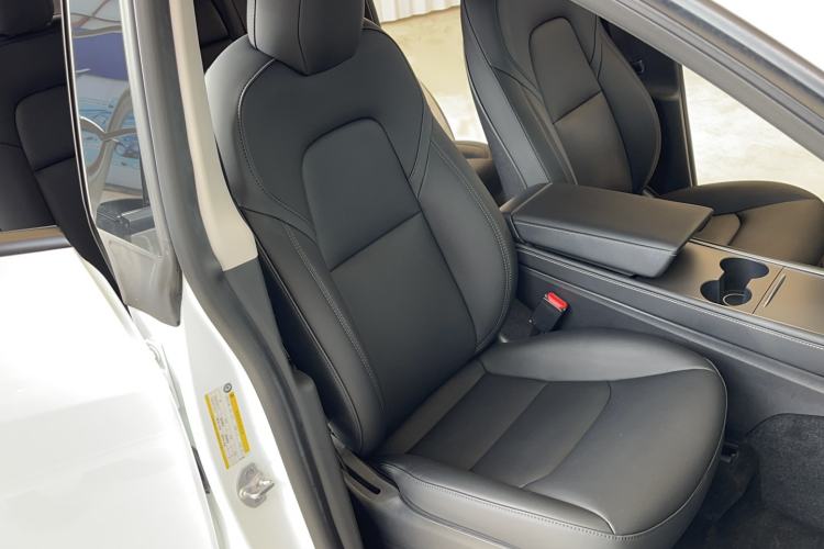 Used Tesla Model Y 2022 Rear-Wheel-Drive Version Right Front Seat