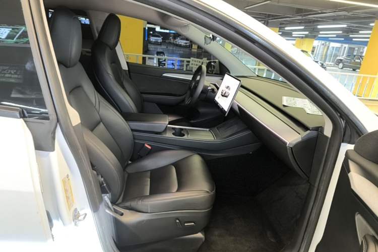 Used Tesla Model Y 2022 Performance High-Performance All-Wheel-Drive Version Right Front Seat