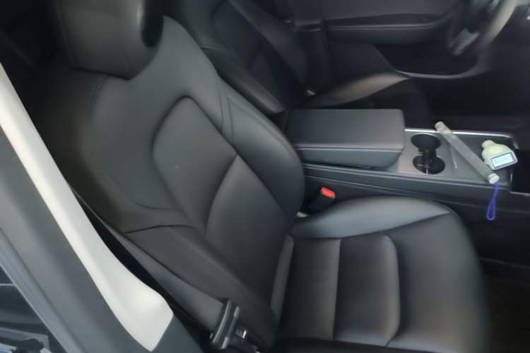 Used Tesla Model Y 2022 Rear-Wheel-Drive Version Right Front Seat