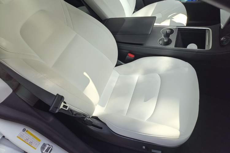 Used Tesla Model Y 2022 Rear-Wheel-Drive Version Right Front Seat