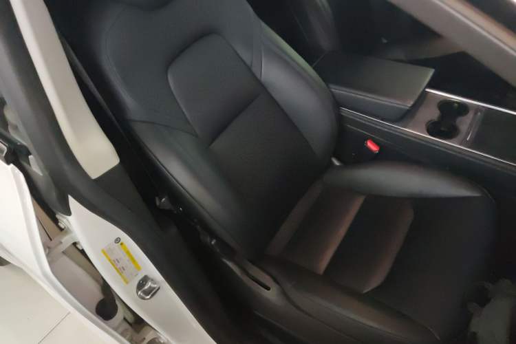 Used Tesla Model Y 2022 Long-Range All-Wheel-Drive Version Right Front Seat