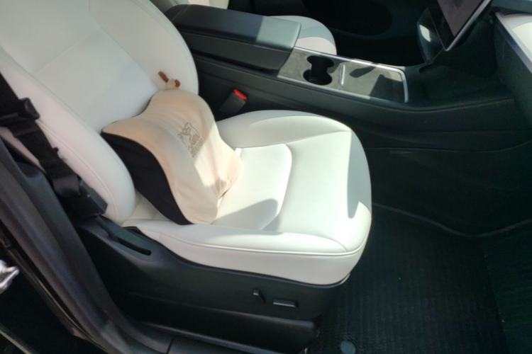 Used Tesla Model Y 2022 Long-Range All-Wheel-Drive Version Right Front Seat