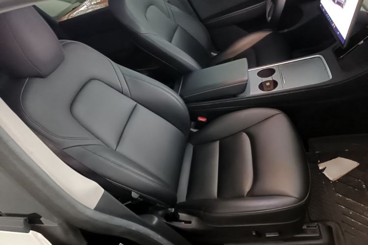 Used Tesla Model Y 2022 Long-Range All-Wheel-Drive Version Right Front Seat