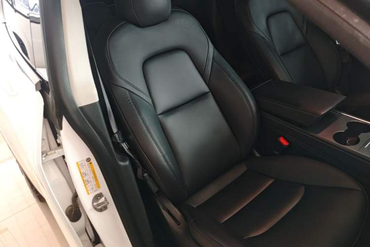 Used Tesla Model Y 2022 Rear-Wheel-Drive Version Right Front Seat