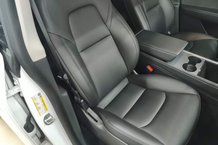 Used Tesla Model Y 2022 Rear-Wheel-Drive Version Right Front Seat