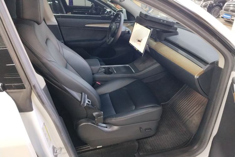 Used Tesla Model Y 2022 Rear-Wheel-Drive Version Right Front Seat