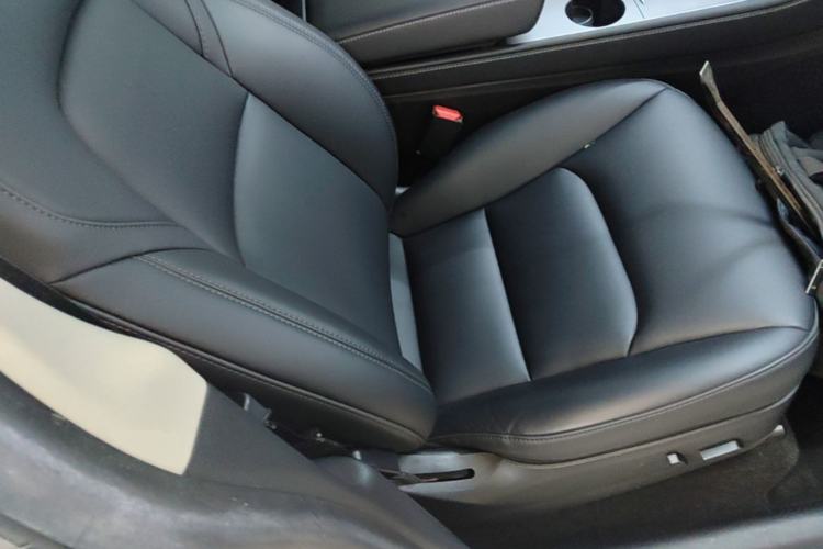 Used Tesla Model Y 2022 Rear-Wheel-Drive Version Right Front Seat