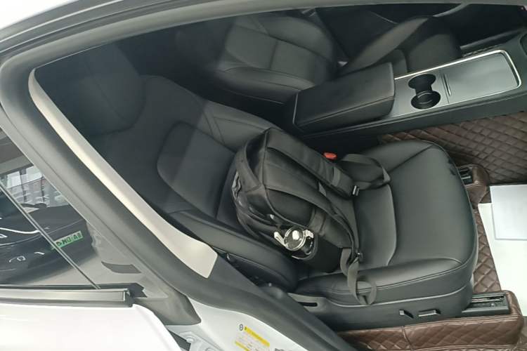 Used Tesla Model Y 2022 Long-Range All-Wheel-Drive Version Right Front Seat
