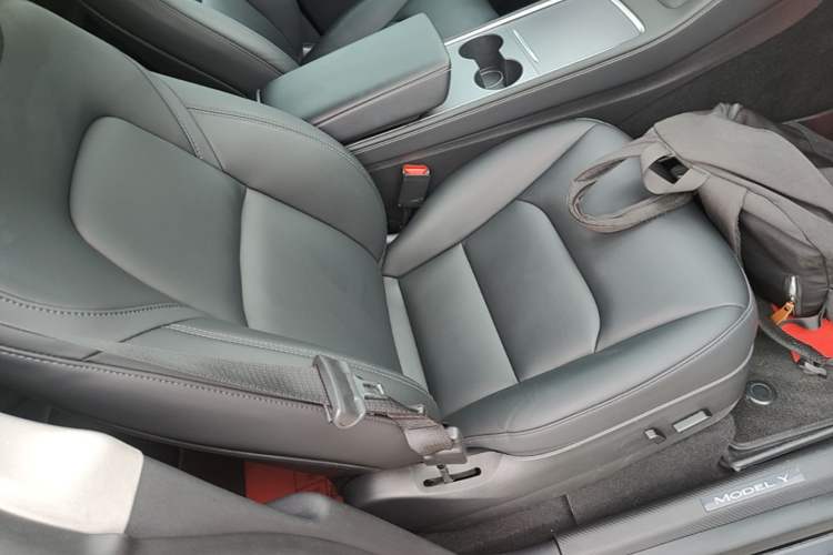 Used Tesla Model Y 2022 Long-Range All-Wheel-Drive Version Right Front Seat