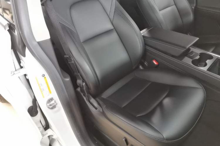 Used Tesla Model Y 2022 Performance High-Performance All-Wheel-Drive Version Right Front Seat