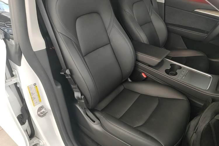 Used Tesla Model Y 2022 Performance High-Performance All-Wheel-Drive Version Right Front Seat
