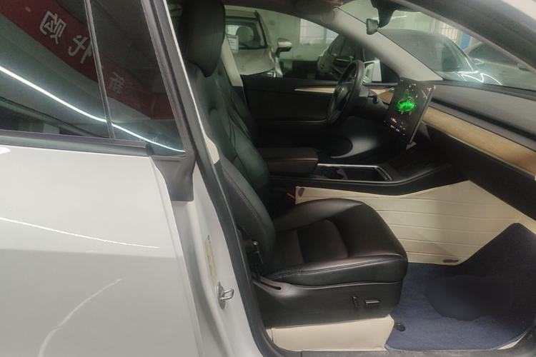 Used Tesla Model Y 2022 Rear-Wheel-Drive Version Right Front Seat
