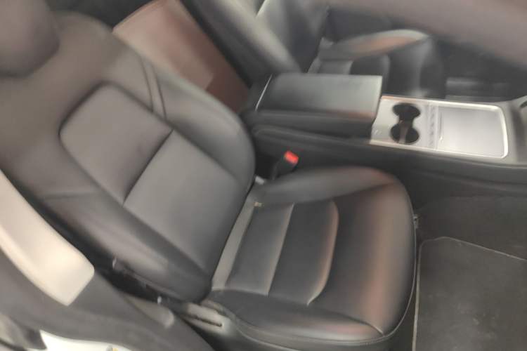 Used Tesla Model Y 2022 Long-Range All-Wheel-Drive Version Right Front Seat