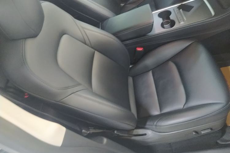 Used Tesla Model Y 2022 Rear-Wheel-Drive Version Right Front Seat