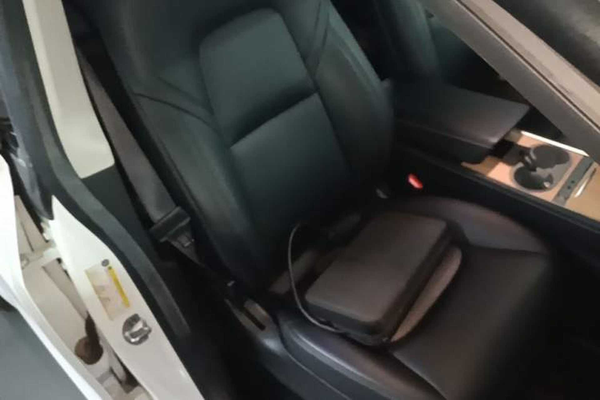 Used Tesla Model Y 2022 Rear-Wheel-Drive Version Right Front Seat